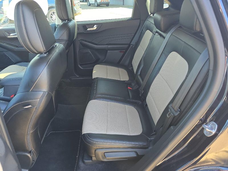Used 2021 Ford Escape TitaniumImage 10