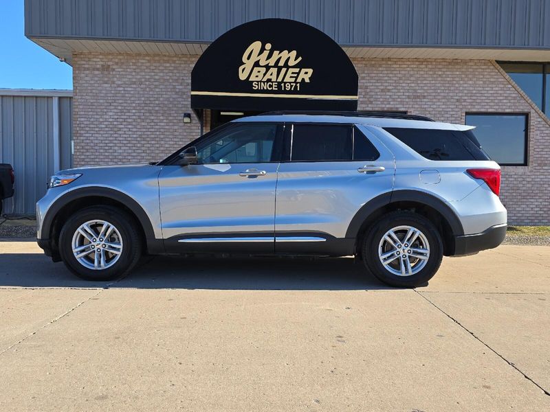 2023 Ford Explorer XLTImage 2
