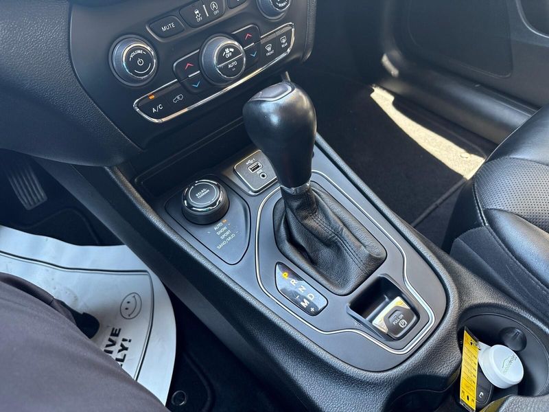 Used 2022 Jeep Cherokee Latitude LuxImage 17