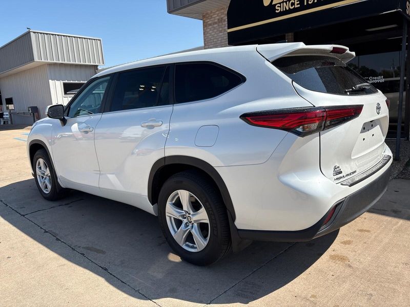 Used 2023 Toyota Highlander LImage 11