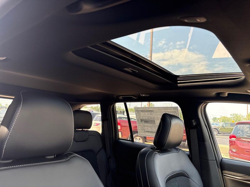 2025 Jeep Grand Cherokee Altitude X 4x4Image 8