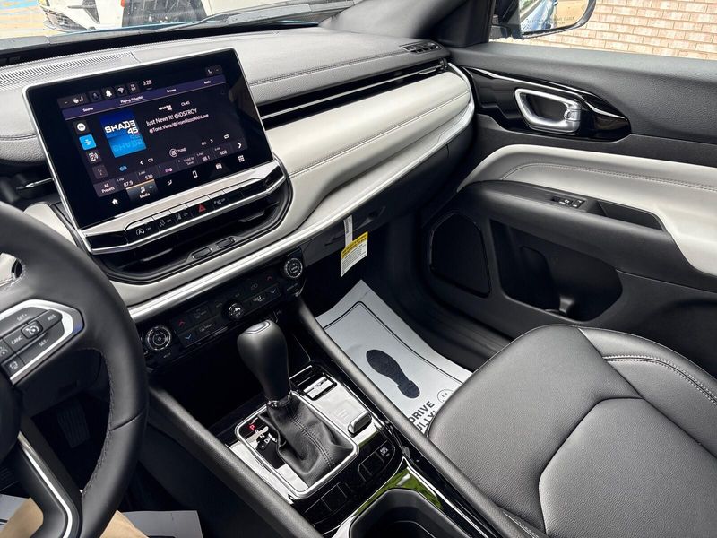 2025 Jeep Compass Limited 4x4Image 15