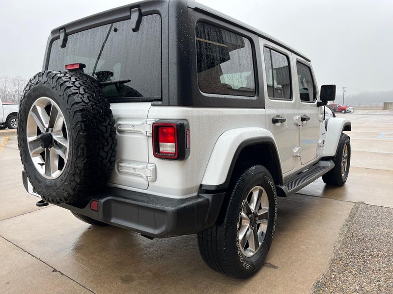 2021 Jeep Wrangler Unlimited SaharaImage 9