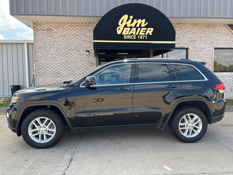 2018 Jeep Grand Cherokee LaredoImage 2