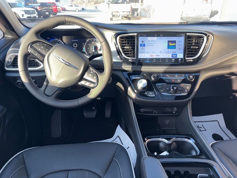 New 2026 Chrysler Pacifica LimitedImage 7