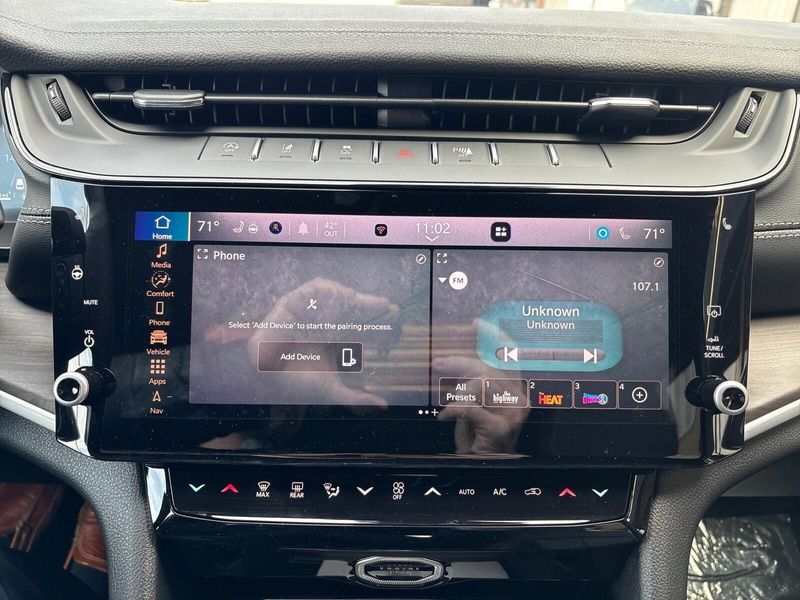 New 2026 Jeep Grand Cherokee L Limited 4x4Image 18