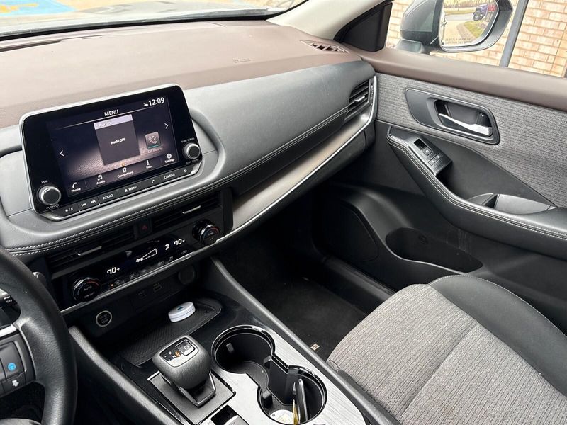 Used 2023 Nissan Rogue SVImage 15