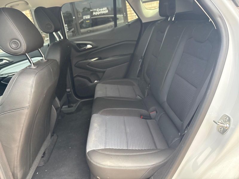 Used 2025 Chevrolet Trax LTImage 4