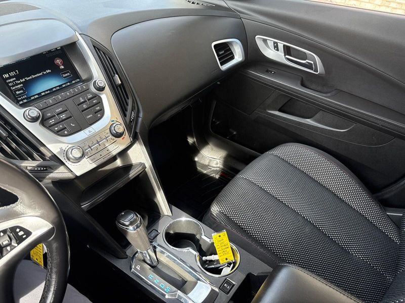 Used 2017 Chevrolet Equinox LTImage 18