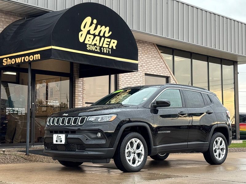2025 Jeep Compass Latitude 4x4Image 1