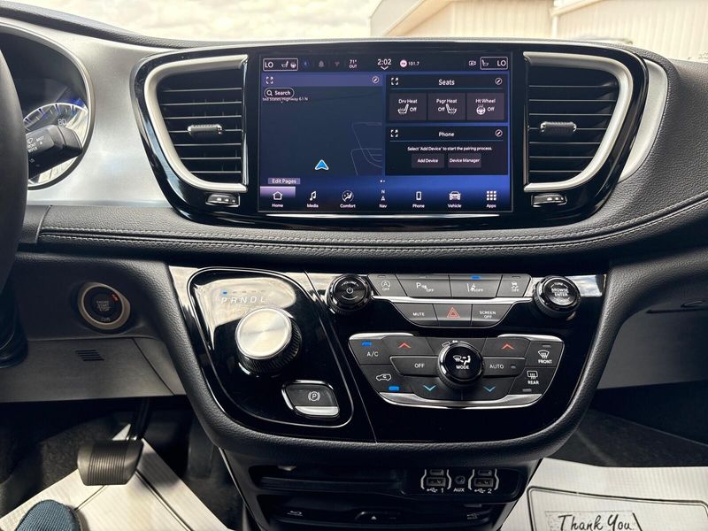 2023 Chrysler Pacifica Touring L photo 20