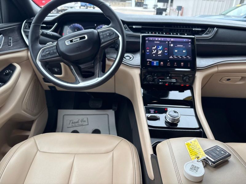 Used 2024 Jeep Grand Cherokee LimitedImage 6