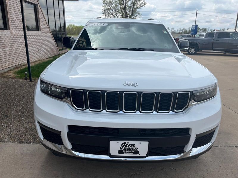 2025 Jeep Grand Cherokee L Limited 4x4Image 8