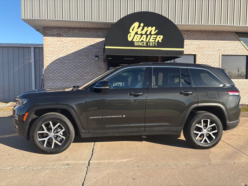 Used 2024 Jeep Grand Cherokee LimitedImage 2