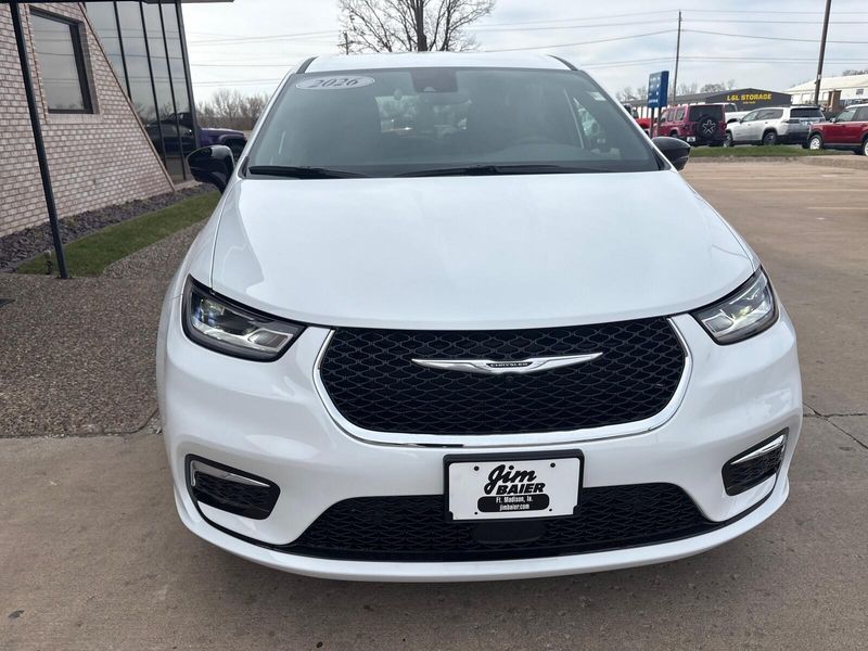 New 2026 Chrysler Pacifica SelectImage 7