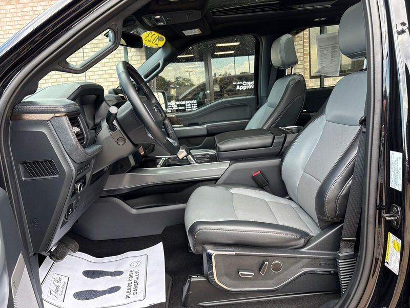 2023 Ford F-150 Lightning LariatImage 3