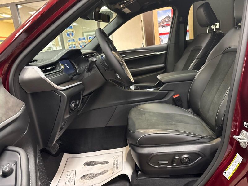 New 2026 Jeep Grand Cherokee Laredo Altitude 4x4Image 13