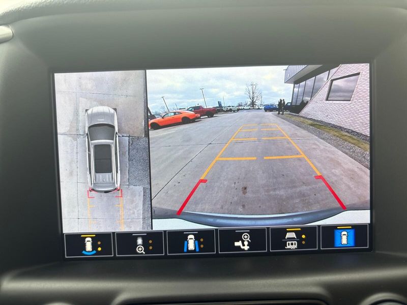 Used 2023 GMC Terrain AT4Image 22