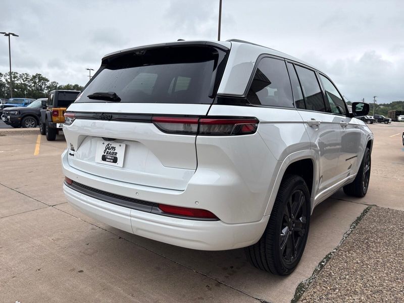New 2027 Jeep Grand Cherokee Limited ReserveImage 10