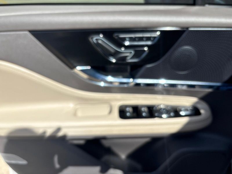 Used 2023 Lincoln Corsair ReserveImage 12