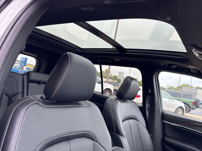 New 2027 Jeep Grand Cherokee Limited ReserveImage 9