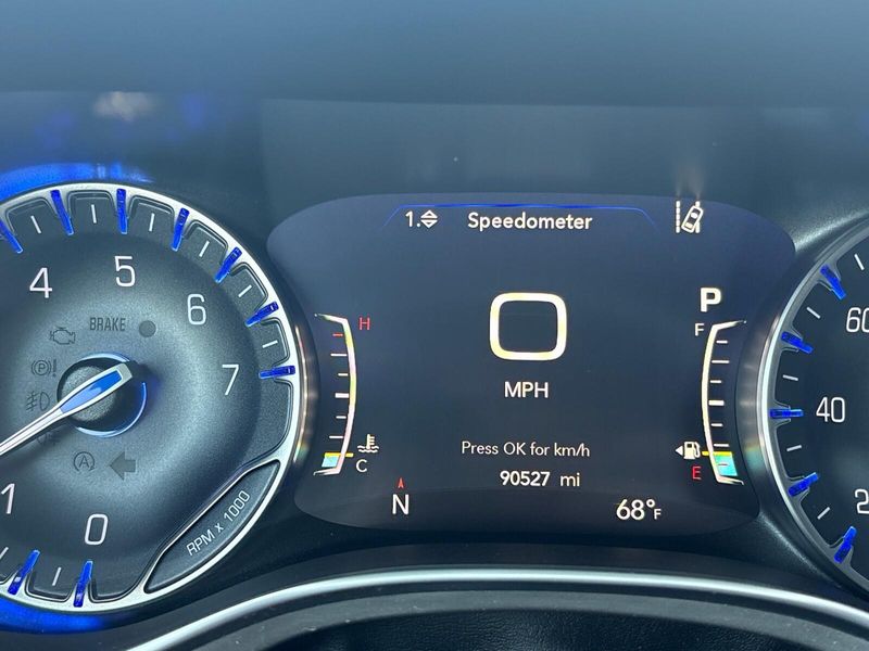 Used 2021 Chrysler Pacifica LimitedImage 18
