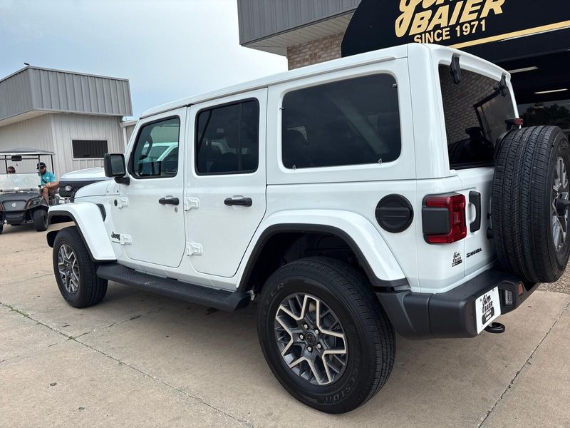2025 Jeep Wrangler 4-door SaharaImage 10