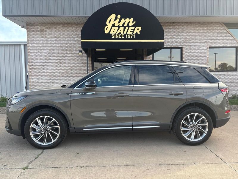 2026 Lincoln Corsair Premiere photo 2