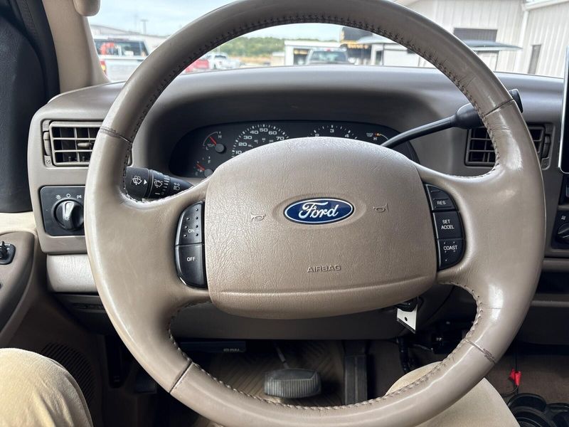 2003 Ford F-250 Lariat photo 14