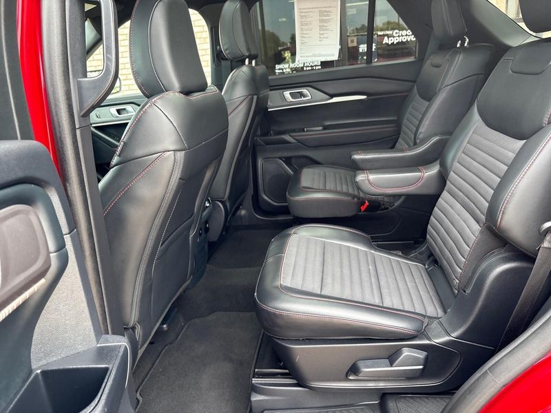 Used 2025 Ford Explorer ST-LineImage 4