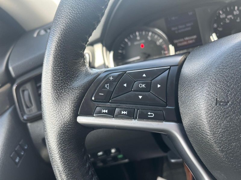 2019 Nissan Rogue SVImage 16