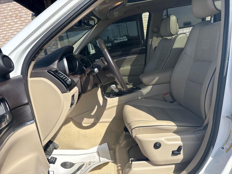 Used 2020 Jeep Grand Cherokee OverlandImage 3