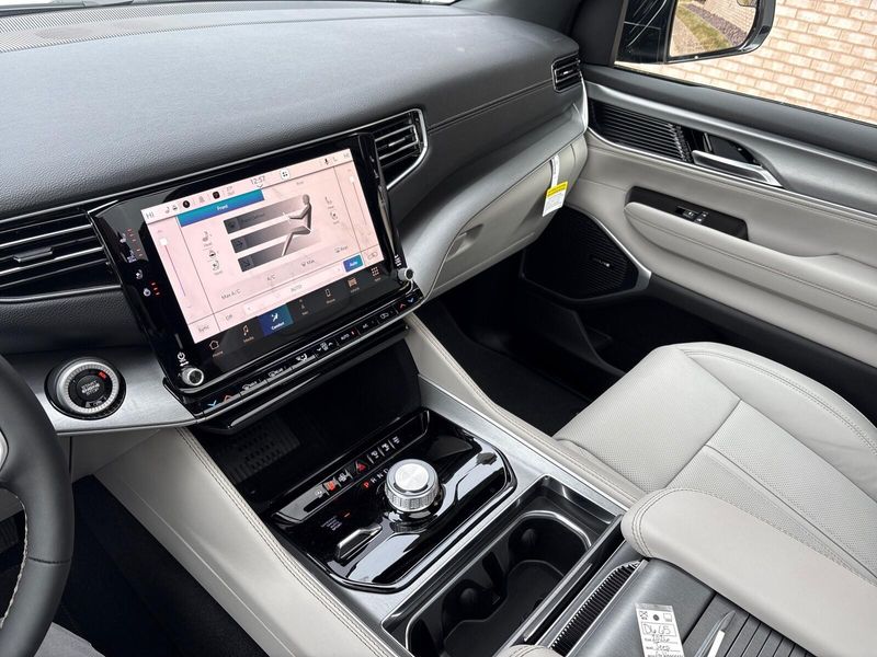 2026 Jeep Grand Grand Wagoneer Wagoneer L 4x4Image 20