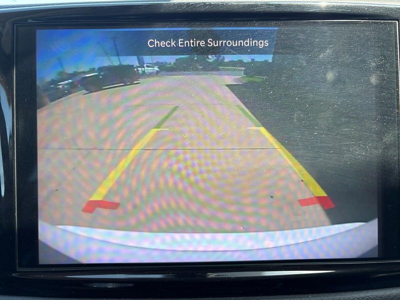 Used 2022 Chrysler Pacifica Touring LImage 16