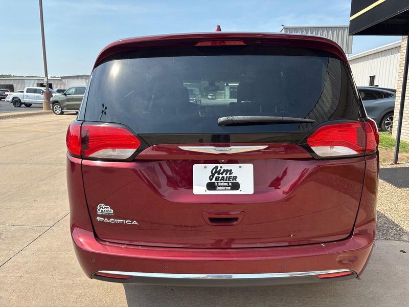 2017 Chrysler Pacifica Touring-LImage 10