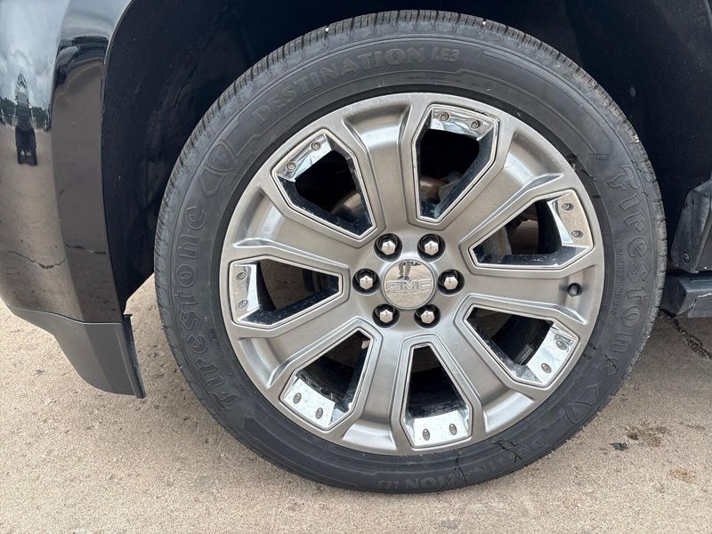 2016 GMC Yukon XL DenaliImage 16
