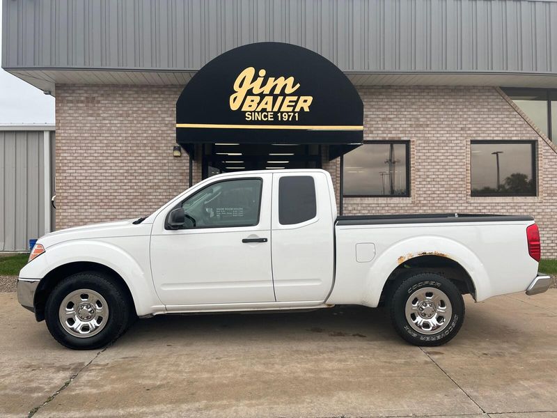 2010 Nissan Frontier SEImage 2