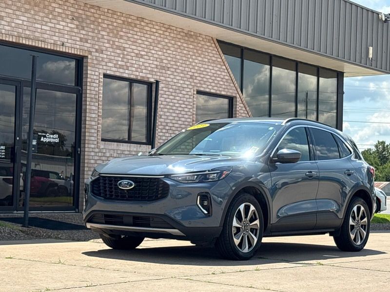 Used 2023 Ford Escape PlatinumImage 1
