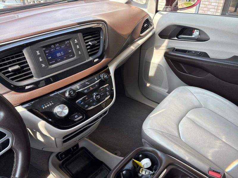 2017 Chrysler Pacifica Touring-LImage 17