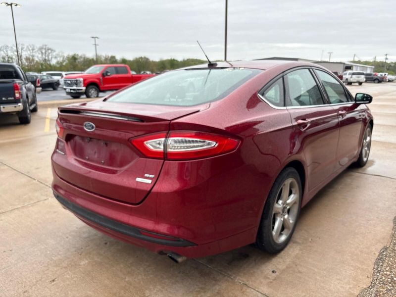 2014 Ford Fusion SEImage 9
