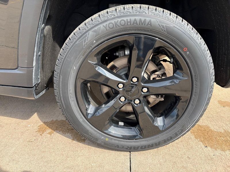 Used 2023 Jeep Grand Cherokee LimitedImage 12