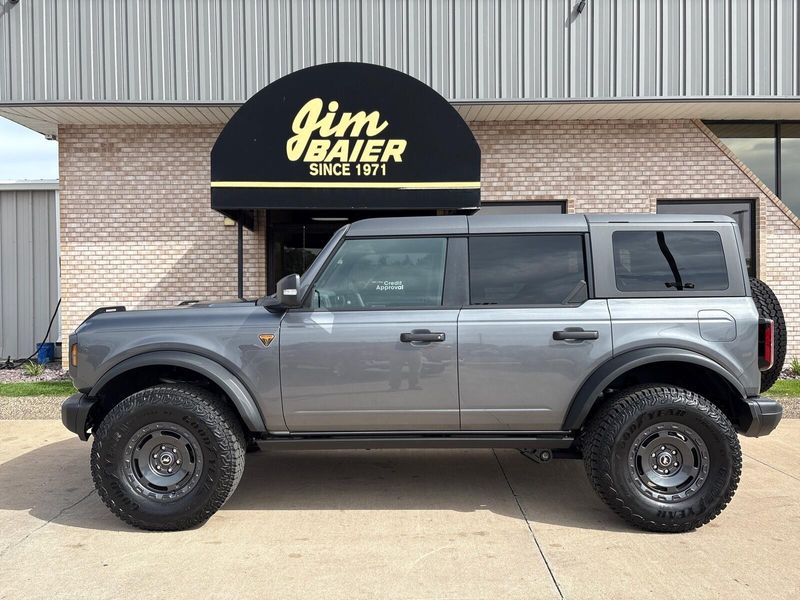 2025 Ford Bronco Badlands photo 2