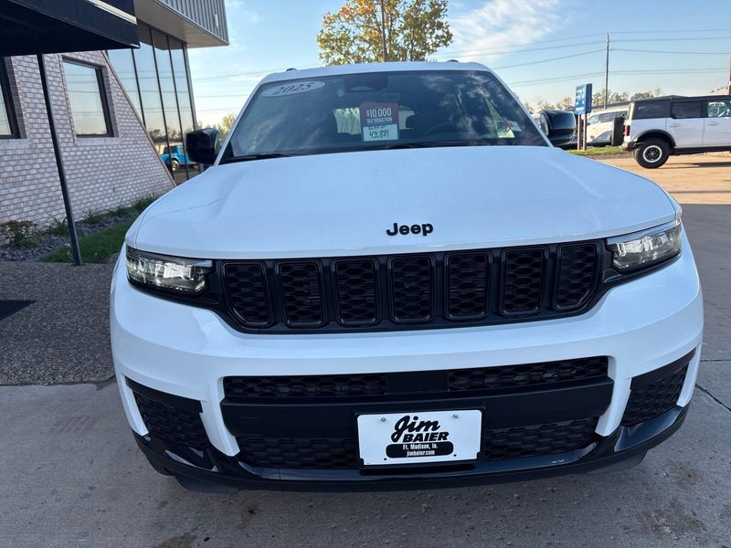 New 2025 Jeep Grand Cherokee L Altitude X 4x4Image 7