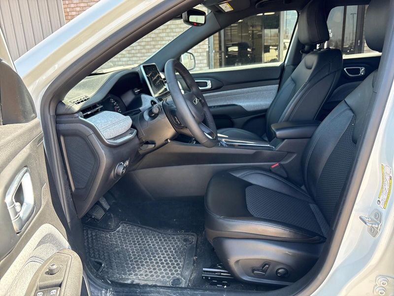 Used 2025 Jeep Compass LatitudeImage 3