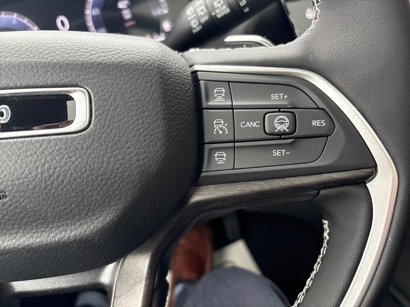 New 2026 Jeep Grand Cherokee Limited Reserve 4x4Image 16