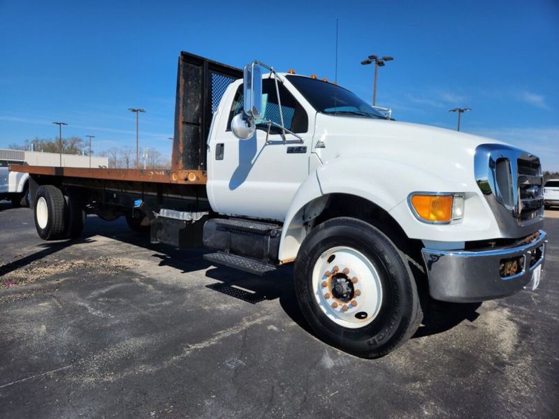 2011 Ford F-750 Image 4