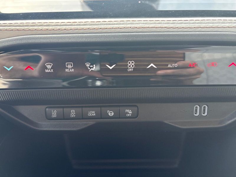 New 2026 Jeep Cherokee Overland 4x4Image 19