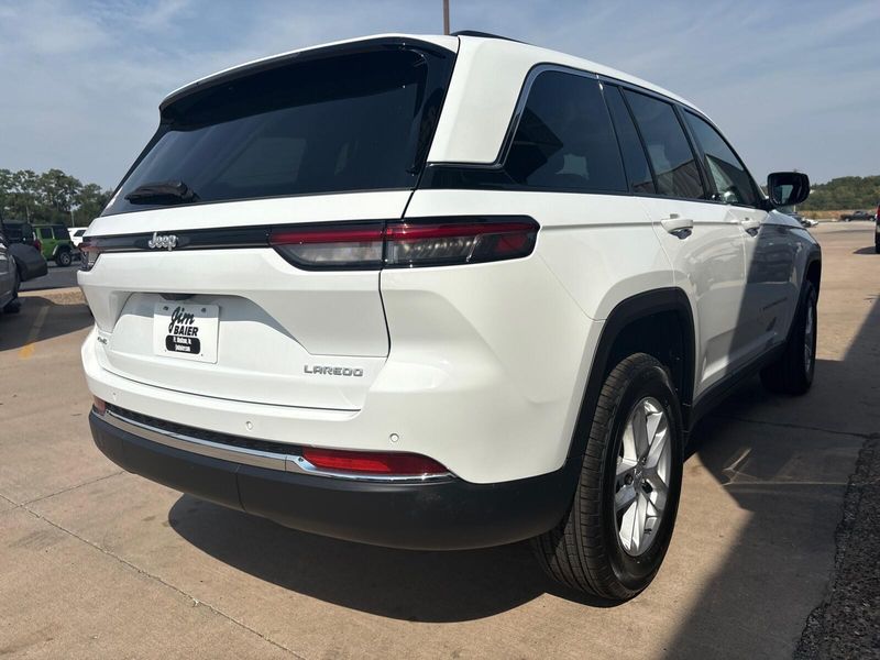 New 2025 Jeep Grand Cherokee Laredo X 4x4Image 9