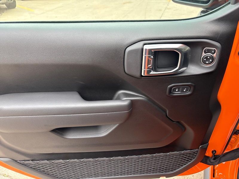 2025 Jeep Wrangler 2-door WillysImage 12