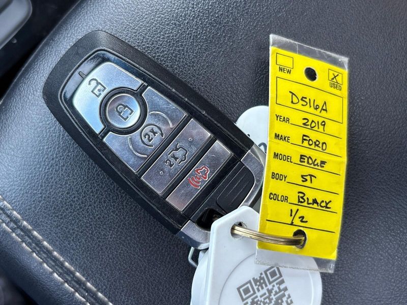 Used 2019 Ford Edge STImage 26